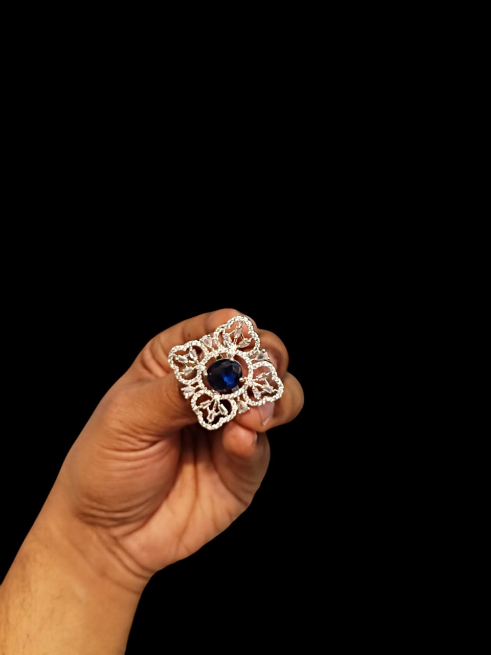 ad daimond cut ring